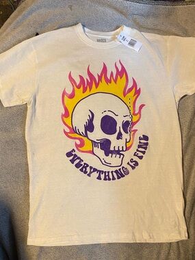 (NWT!) “Everything is fine” Graphic Skull Flame Tee